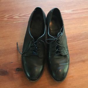 Frye carson oxfords 8.  Very good condition